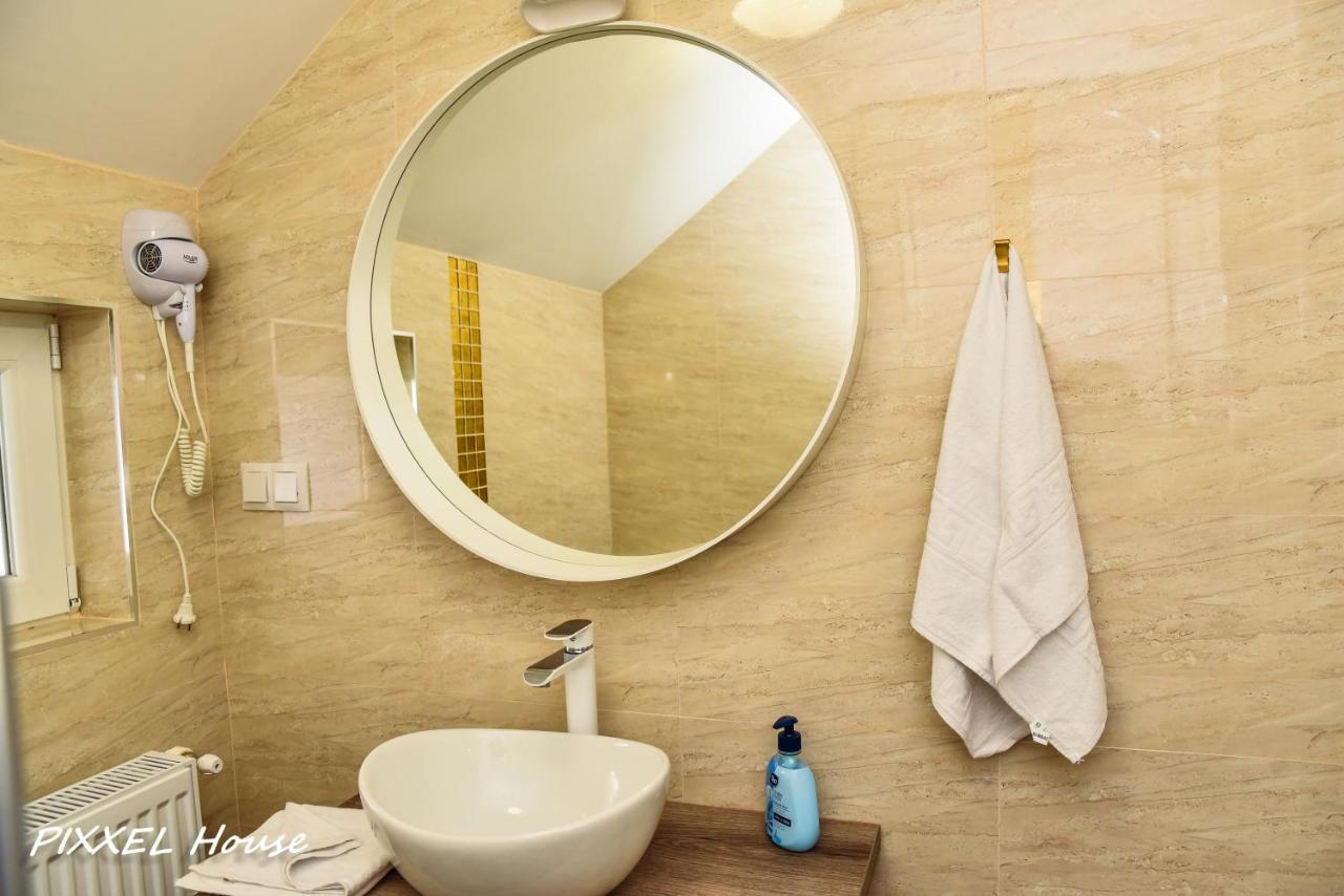 Hotel Pixxel House à Moeciu De Sus Extérieur photo